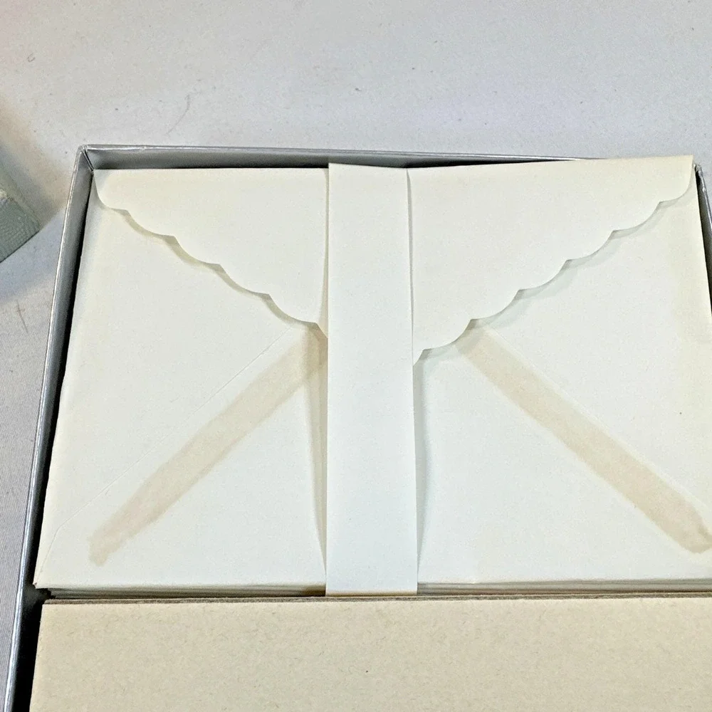 Petite Scalloped Fine Stationary 24 Sheets/18 Envelopes NIB
